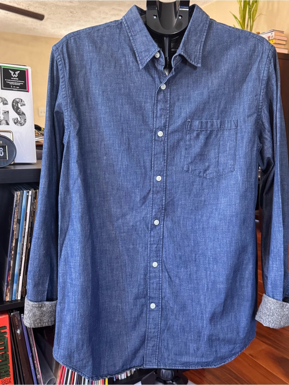 Banana Republic Men's Blue Denim Button-Up Shirt Size L